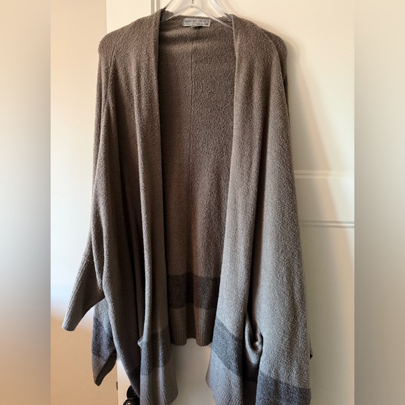 Barefoot Dreams Sweaters - Barefoot Dreams Cozy Cliffside Wrap